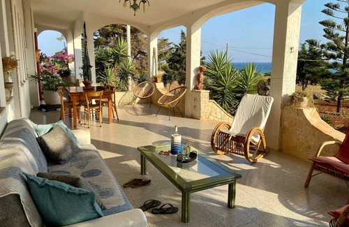 Torre Vado Villa | Villa Vittoria- "Charme" a 10 mt dal mare- T. Vado