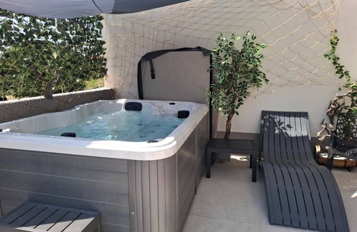 Rudine Villa | Villa Viva - Six bedroom house with a pool and jacuzzi