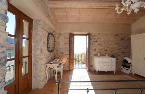 Licciana Nardi Villa | VILLA VIVIANA 10P Luxury by VILLASRETREATS, w/Pool, A/C, Wifi, BBQ near 5 Terre