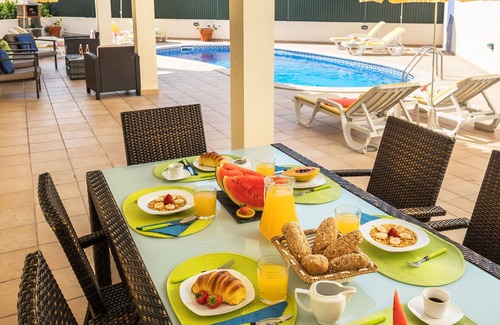 Montechoro Villa | Villa w/heatable pool & BBQ in Albufeira