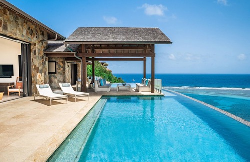 North Sound Villa | Villa Water’s Edge by Fantasia Villas