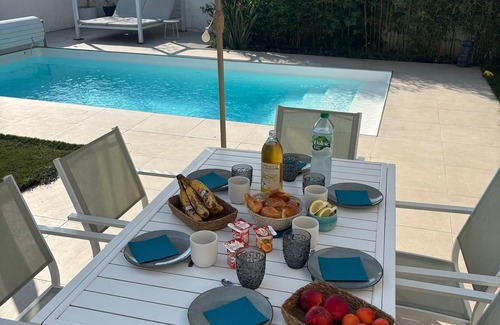 Villeneuve-de-la-Raho Villa | Villa with tropical-style garden, swimming pool with four-poster bed, 300m from the lake.