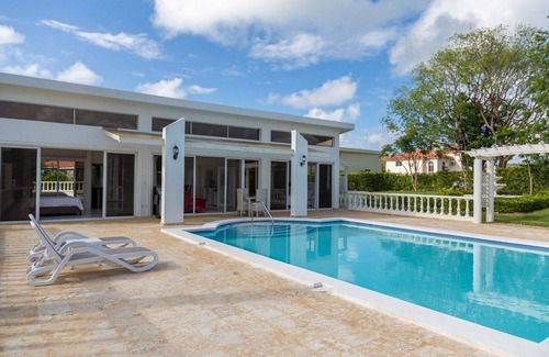 La Mulata Villa | Villa with 2 bedrooms and 2 bathrooms available for long-term rentals