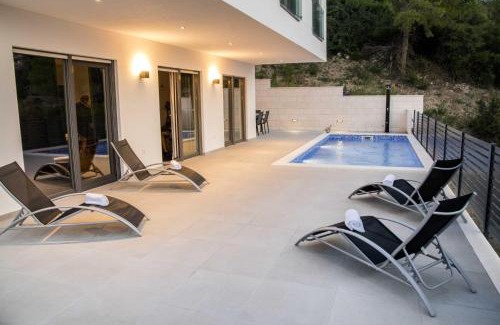 Split Apartment | Villa With Beautiful View, Modern Furnishing & Pool