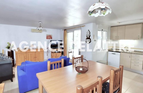 Peniscola Ski Chalet | Villa with private pool, barbecue, summer lounge with pergola, 6 bedrooms, air conditioning.