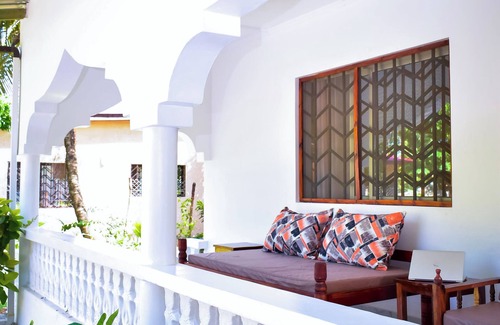 Kilifi Villa | Villa with Free Wifi&Parking, Smart TV, Hot Shower, House Keeping