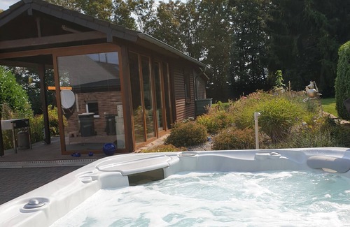 Kall Villa | Villa with jacuzzi and sauna - surrounded by meadows, fields and forests
