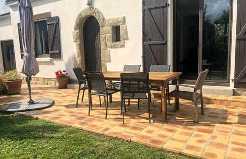 Fouesnant Villa | Villa with large enclosed garden 150m from the beach.