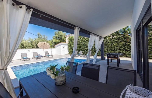Galizana Villa | Villa with Pool, Jacuzzi, Table Tennis