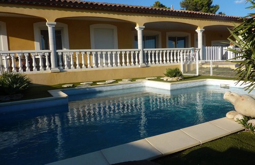 Lespignan House | Villa with pool near the sea