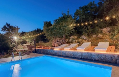 Novi Vinodolski Villa | Villa with private pool near Novi Vinodolski