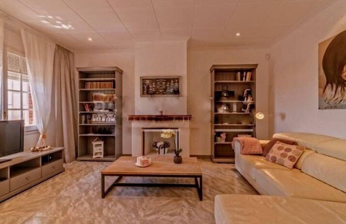 Santa Susanna Ski Chalet | Villa with private pool and beach