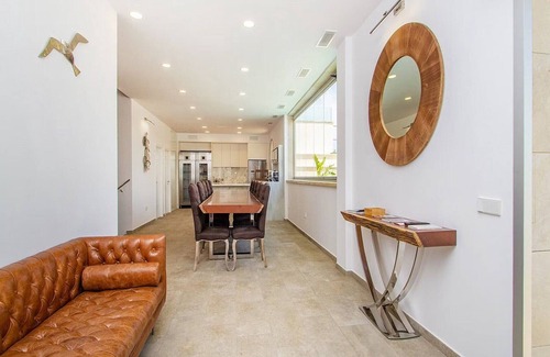 Establiments Villa | Villa with salt water pool