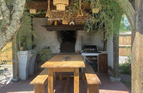 Leon House | Villa with swimming pool, close to the lake/ocean and walking distance to the village