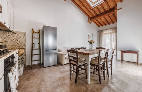 Colle di Val d'Elsa Villa | Villa with WIFI, A/C, pool, TV, pets allowed, panoramic view, parking, close to San Gimignano