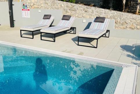 Businci Apartment | Villa Zen Trogir - Apartment Trogir Heated pool, EV Type 2