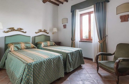 Corbara Villa | Villa Zenobia: An elegant two-story villa surrounded by vineyards and olive groves, with Free WI-FI.