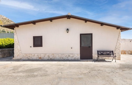 Avola Villa | Villa Zora in Avola With 4 Bedrooms and 3 Bathrooms