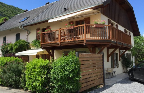 Chaparon Apartment | Village apartment on the ground floor at the edge of Lake Annecy