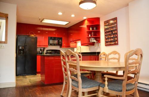 Peak 9 Apartment | Village Chateaux 1053 by Great Western Lodging