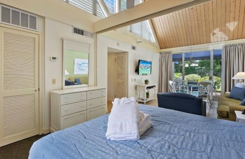 Palmetto Dunes Resort | Village Large Studio in Palmetto Dunes. Great location, Close to the Beach