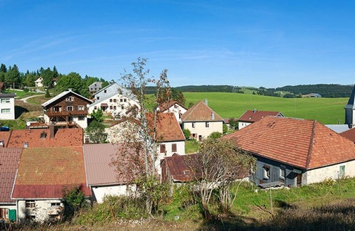 Les Moussieres Apartment | Village located in the heart of the Regional Natural Park of Haut-Jura at an ave