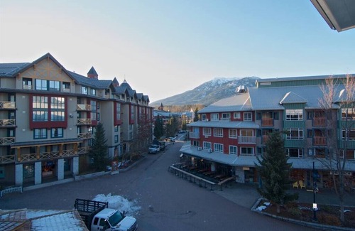 Village North Apartment | Village Location -Penthouse floor - View - Hot tub - newly renovated - Eagle Lodge