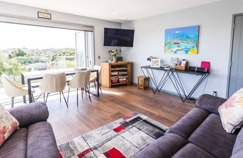 Auckland House | Village Retreat | 3 Bedroom Home with Sea Views