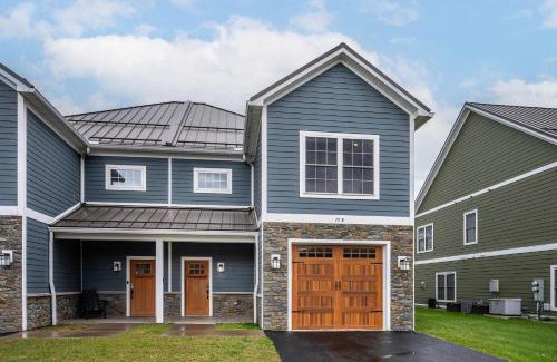 Ellicottville House | Village Townhouse Walk to Shops Garage