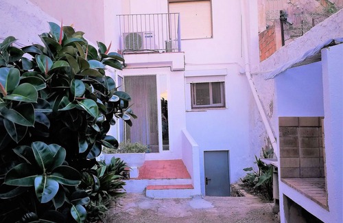 La Pobla de Montornes House | Village vacation house with the garden