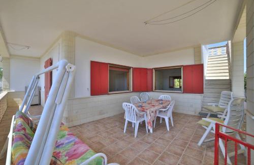 San Pietro in Bevagna Villa | Villetta Giusy con piscina a soli 700 mt dalla spiaggia di San Pietro in Bevagna