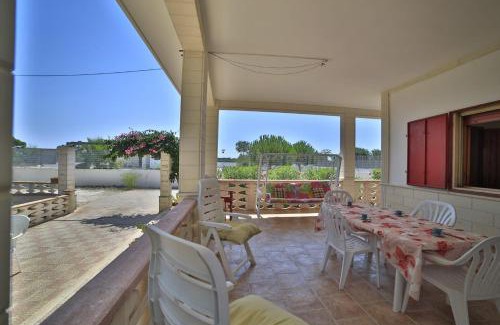 San Pietro in Bevagna Villa | Villetta Giusy con piscina a soli 700 mt dalla spiaggia di San Pietro in Bevagna