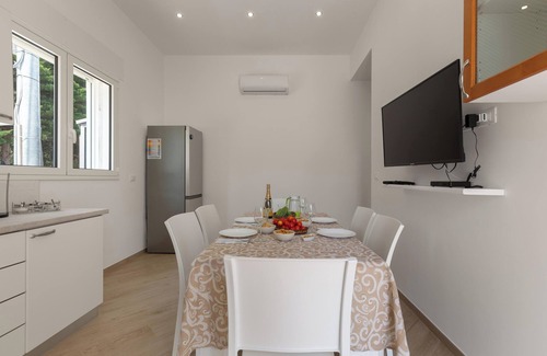 Marina di Felloniche Apartment | Villetta Antonio - Appartamento by BarbarHouse