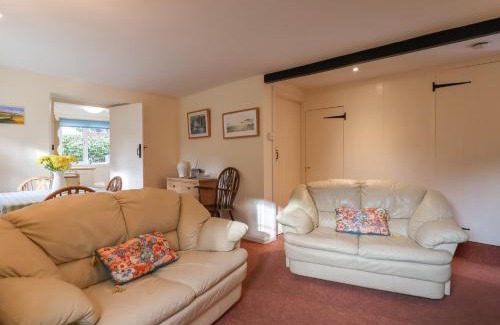 Burton Bradstock House | Vine Cottage