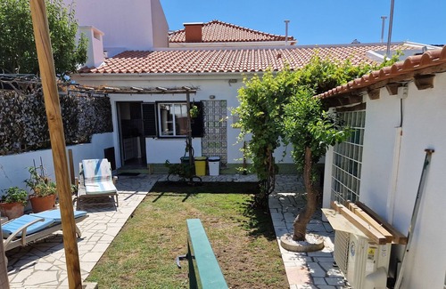 Cascais Ski Chalet | Vine Garden Villa