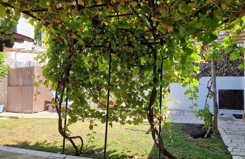 Cascais Ski Chalet | Vine Garden Villa