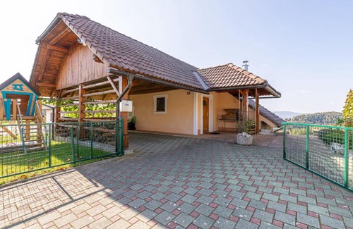 Bostanj House | Vineyard Cottage Urban - Happy Rentals