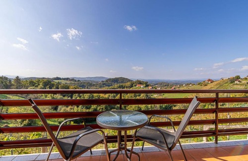 Bostanj House | Vineyard Cottage Urban - Happy Rentals