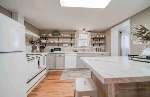 St. James House | Vineyard Ridge Farmhousen
