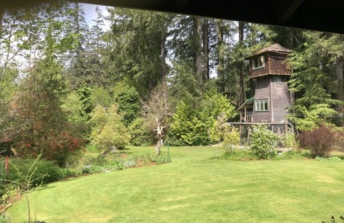Lake Cowichan House | Vintage Airstream retreat on the Cowichan River