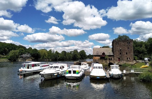 Chenille-Change Boat Rental | Vintage boat on dock for 7 ppl with private outdoor space in Chenillé-Changé
