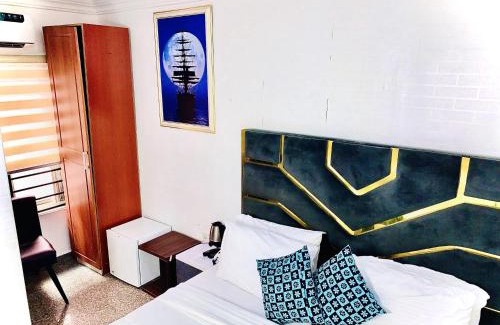 Lekki Phase 1 Hotel | Vintage Classic Suite