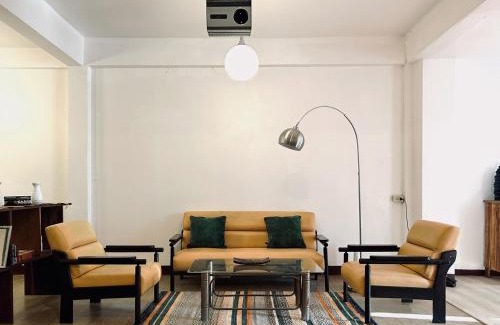 Chang Phueak Apartment | Vintage Entire House with rooftop I Pet Friendly I Near Nimman and Old Town