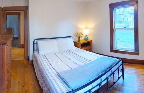 Sunapee House | Vintage Harbor House
