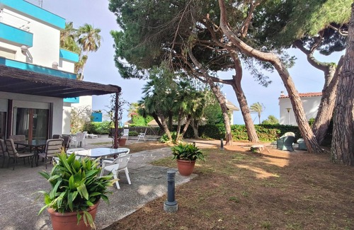 Comarruga House | Vintage house in front of the sea for 15 guests