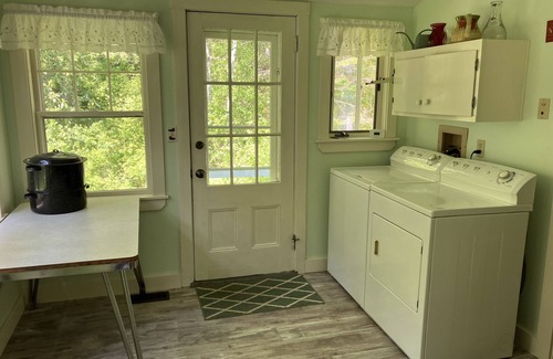Round Pond Cottage | Vintage Maine Cottage - Water Views and Water Access