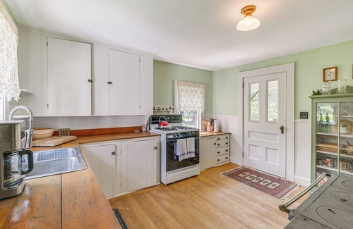 Milbridge House | Vintage Milbridge Vacation Rental ~ 6 Mi to Ocean!