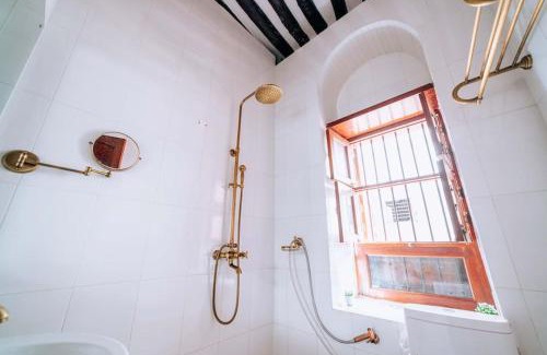 Stone Town Apartment | Violeth's Charm at Train's House