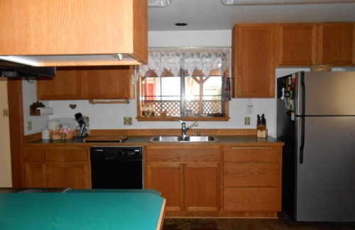 River West Cottage | Visit Bend! Cozy, Pet Friendly, Secluded Yard!