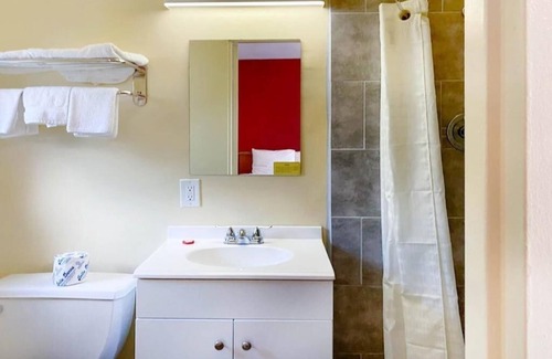 North Lima Hotel | Visit Historic Trails and Enjoy Parking and Pet-Friendly Stay